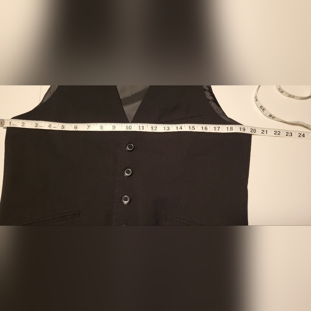 Men's H&M Black Vest Size 40R 20" P2P 26" Length - Picture 9 of 11